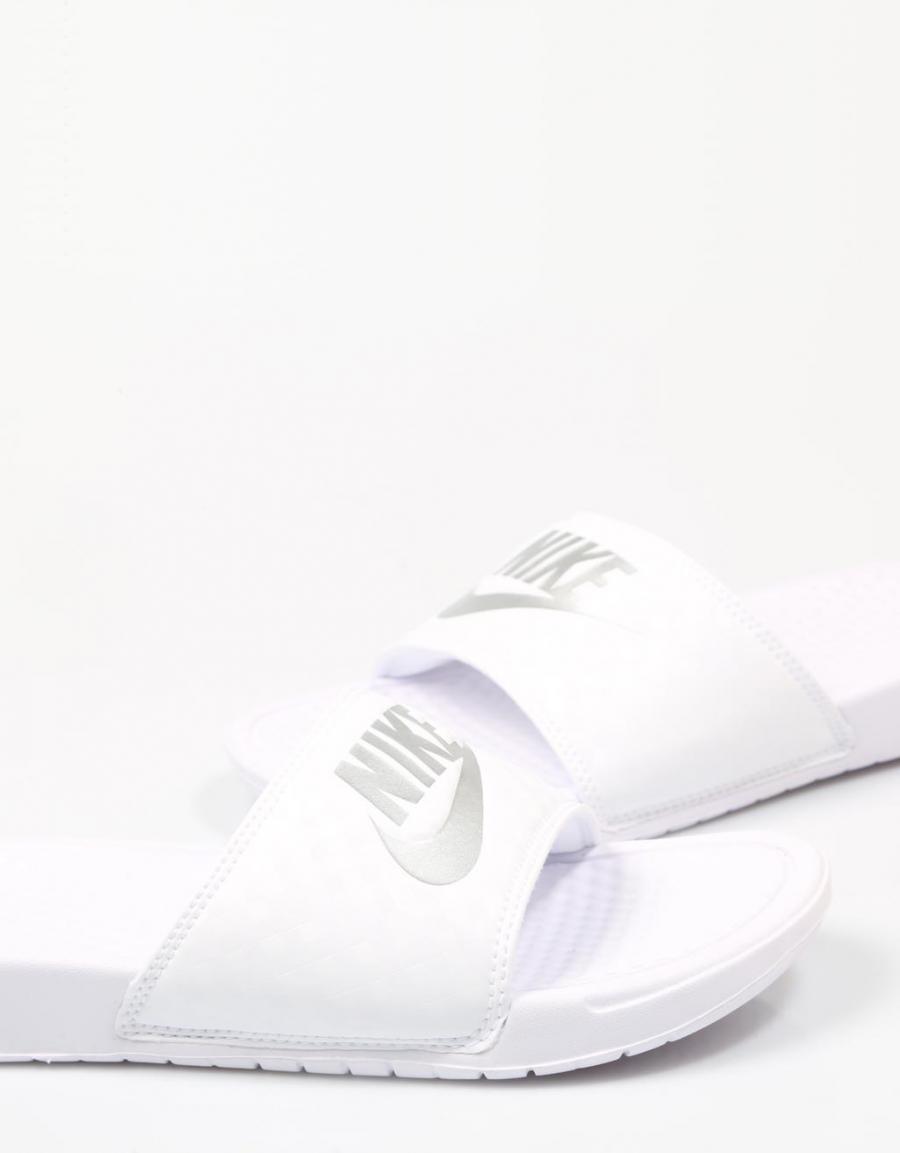 Intestinos carpintero Presta atención a Nike Benassi, chanclas Blanco Polipiel | 65535
