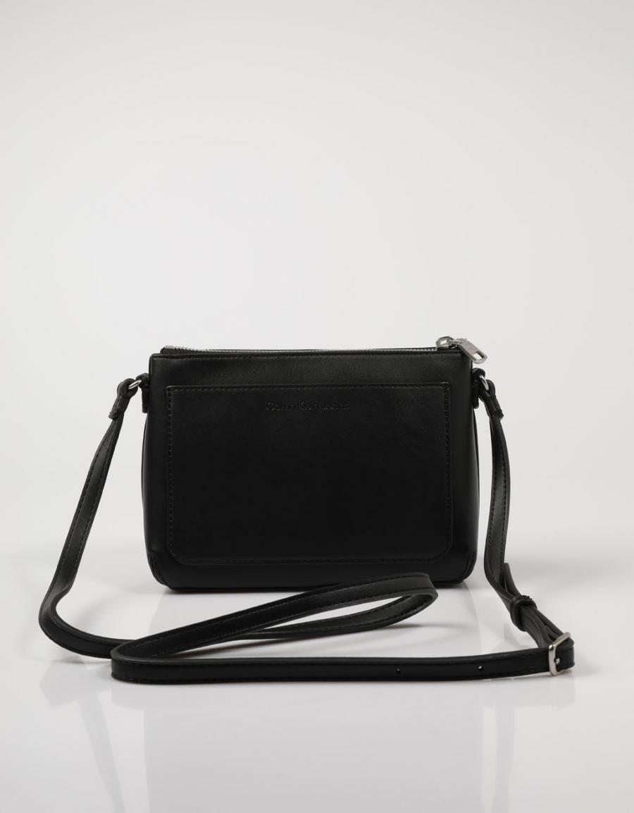 CALVIN KLEIN Sculpted Camera Pouch Two Tone Negro