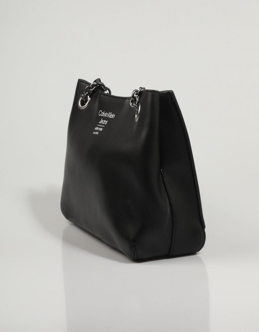 CALVIN KLEIN Sculpted Shoulder Bag24 Spec Negro