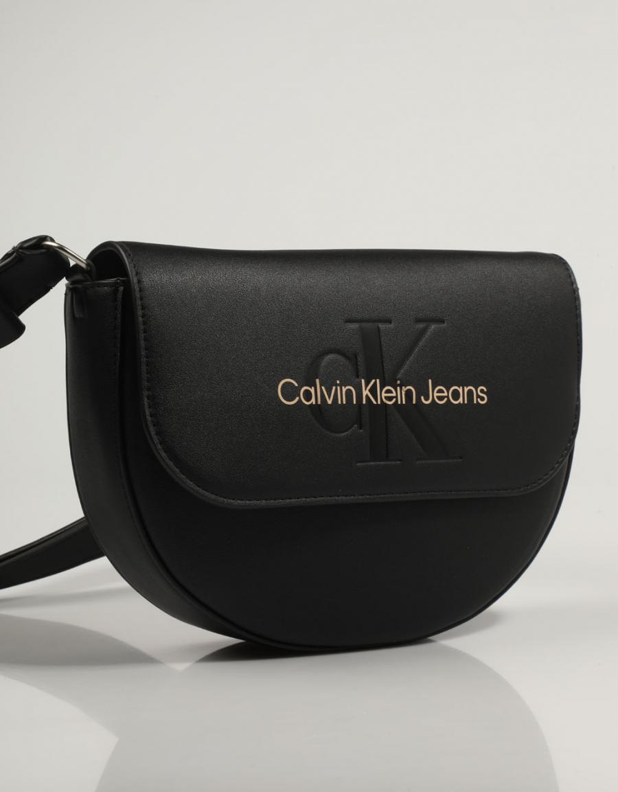 CALVIN KLEIN Sculpted Saddle Bag22 Mono Black