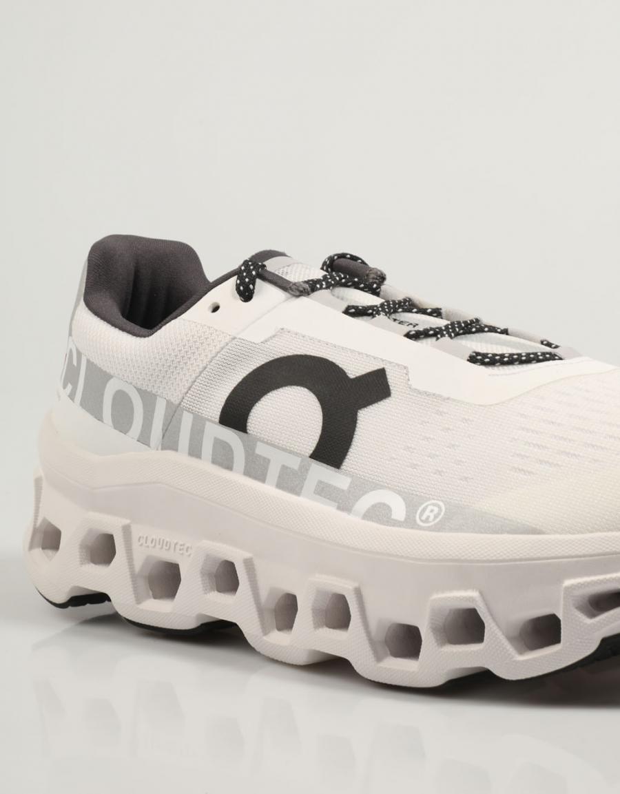 ON RUNNING Cloudmster Exclusive Blanco