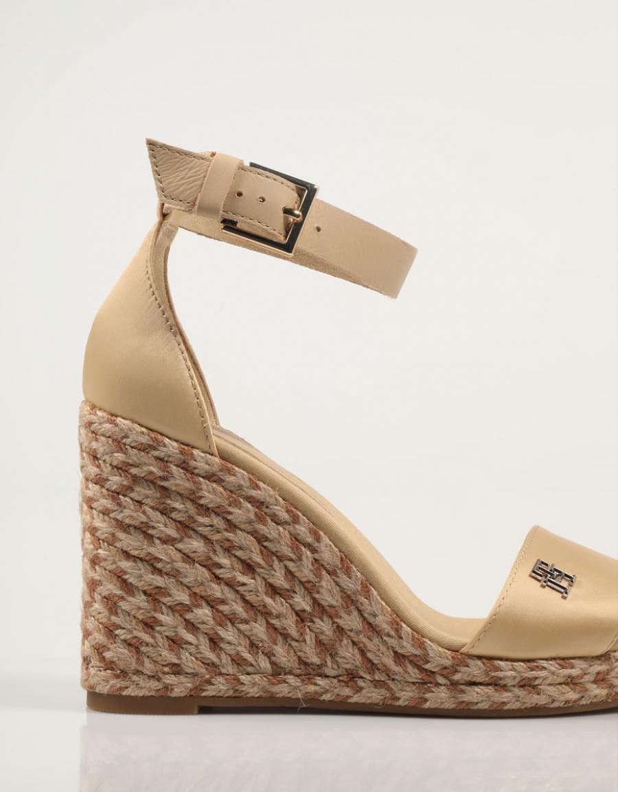 TOMMY HILFIGER Colorful High Wedge Satin Sandal Oro