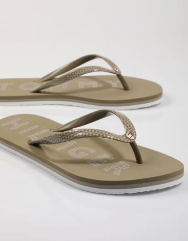 CHANCLAS TOMMY FOOTBED FLAT BEACH SANDAL