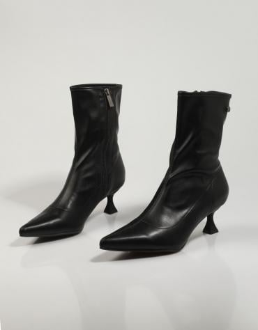 ANKLE BOOTS 140455