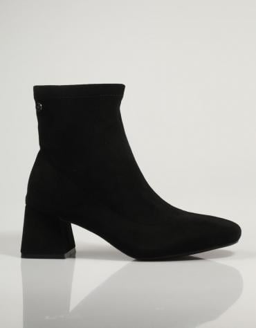ANKLE BOOTS 140487