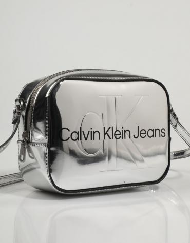 CALVIN KLEIN Sculpted Camera Bag 18 Plata