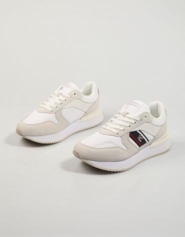 SNEAKERS CORP